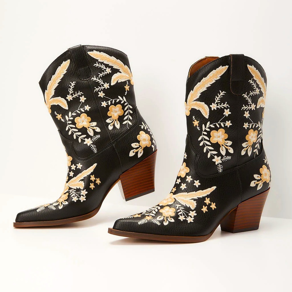 BRAND NEW Embroidered Black Western Cowboy Boots Size 9